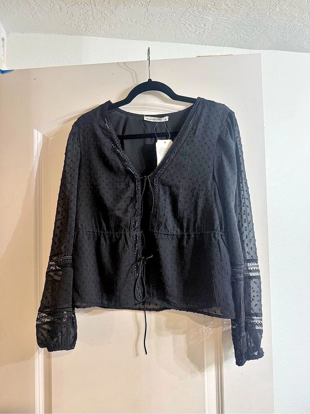 Abercrombie & Fitch Long-Sleeve Tie-Front Top Black Small